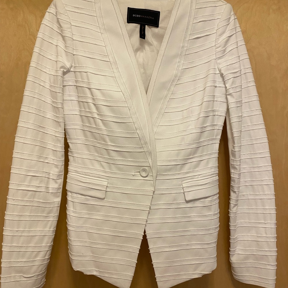 BCBG MaxAzria tailored white jacket blazer